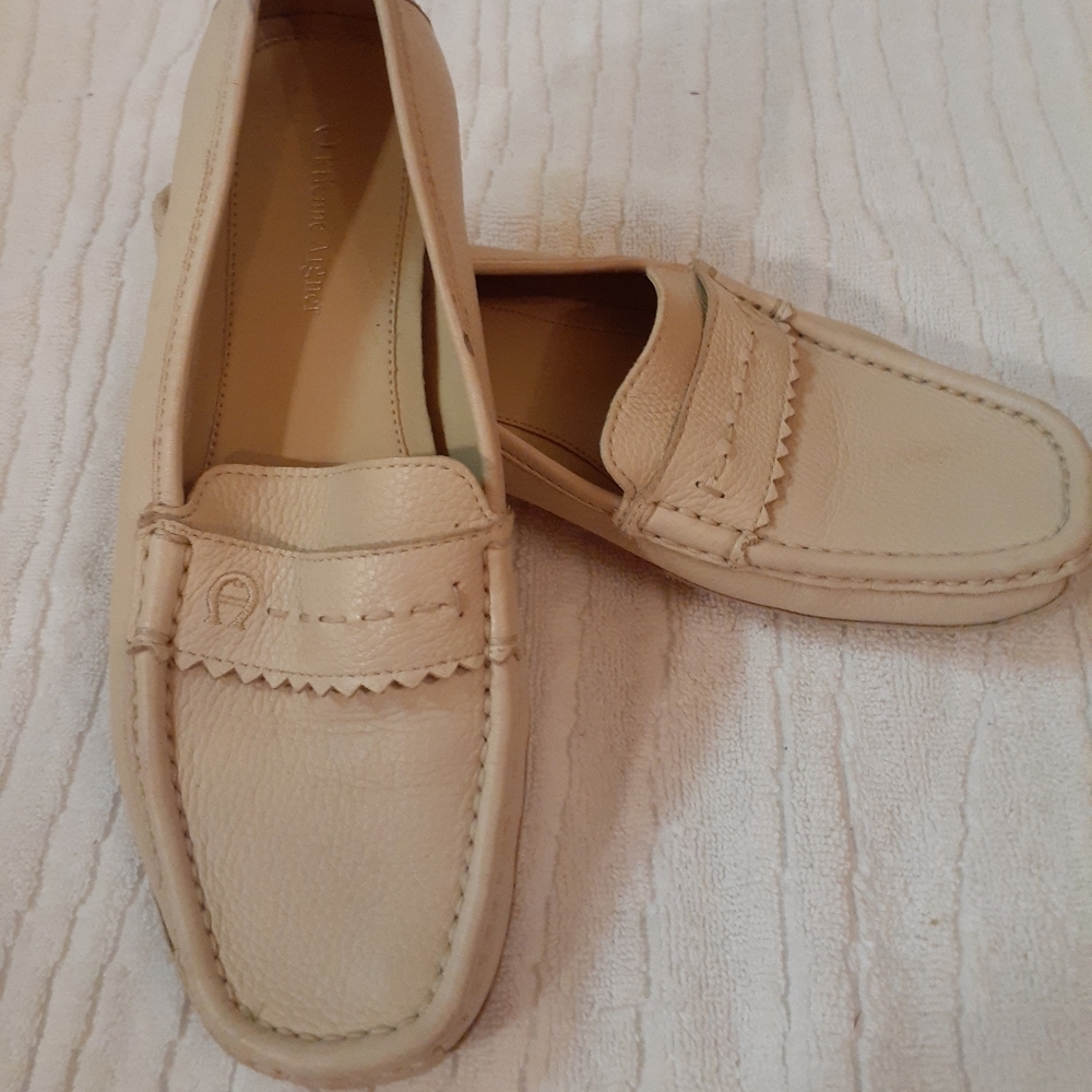 Eitenne Aigner Cream Leather Loafer EXCELLENT